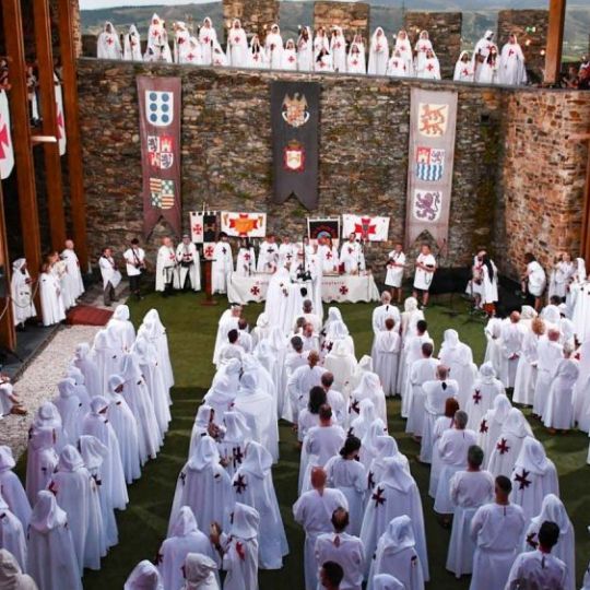 ordenacion de nuevos caballeros templarios 103 4 1000x563 ordenacion de nuevos caballeros templarios 103 4 1000x563