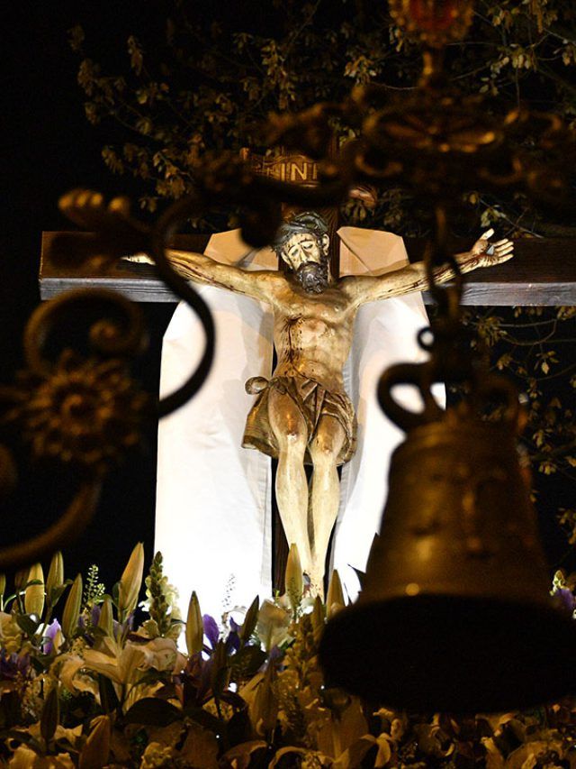Revive la Saeta del emotivo encuentro del Cristo y la Virgen en Flores