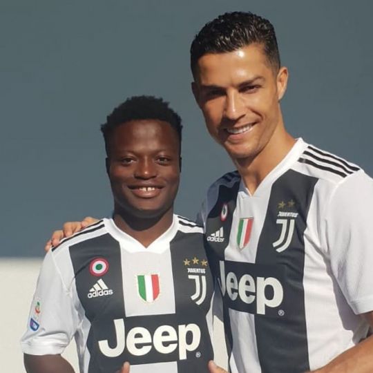 Chibozo en una foto con Cristiano Ronaldo cuando ambos pertenecían a la Juventus Chibozo en una foto con Cristiano Ronaldo cuando ambos pertenecían a la Juventus