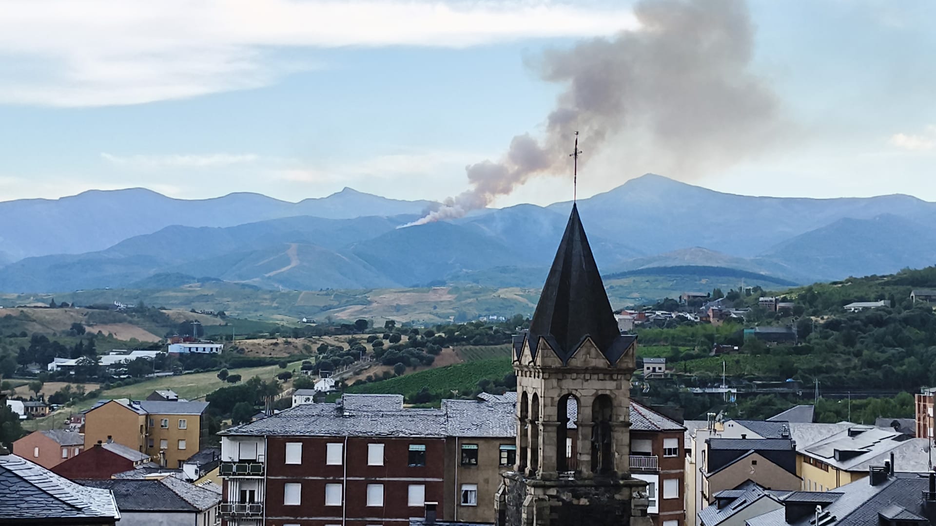 Incendio de San Adrián de Valdueza desde Ponferrada Incendio de San Adrián de Valdueza desde Ponferrada