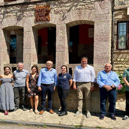 Una nueva familia se ha mudado a Soto de Sajambre y ha abierto el hostal Peña Santa | Diputación de León
