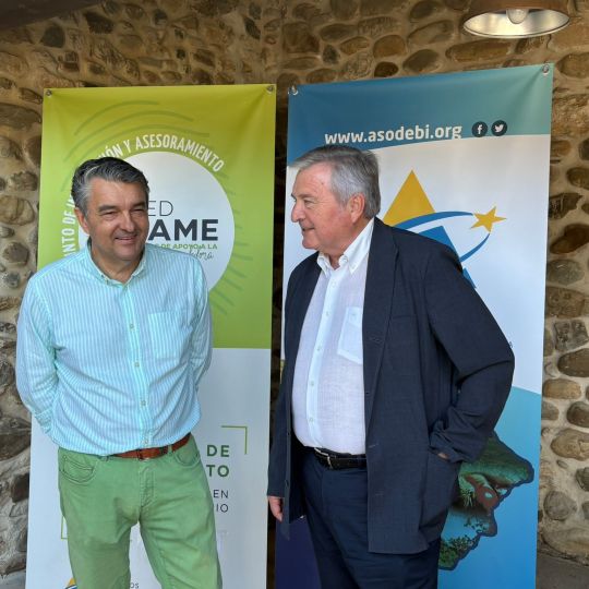 El presidente de ASODEBI, José Luis Ramón Corral (izquierda) junto a Raúl Valcarce alcalde de Carracedelo El presidente de ASODEBI, José Luis Ramón Corral (izquierda) junto a Raúl Valcarce alcalde de Carracedelo