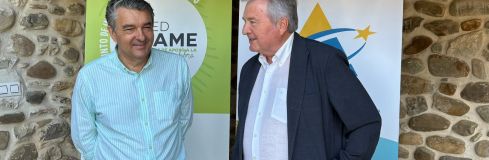 El presidente de ASODEBI, José Luis Ramón Corral (izquierda) junto a Raúl Valcarce alcalde de Carracedelo El presidente de ASODEBI, José Luis Ramón Corral (izquierda) junto a Raúl Valcarce alcalde de Carracedelo