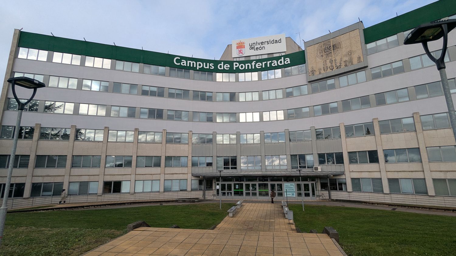 Fachada del Campus de Ponferrada Fachada del Campus de Ponferrada