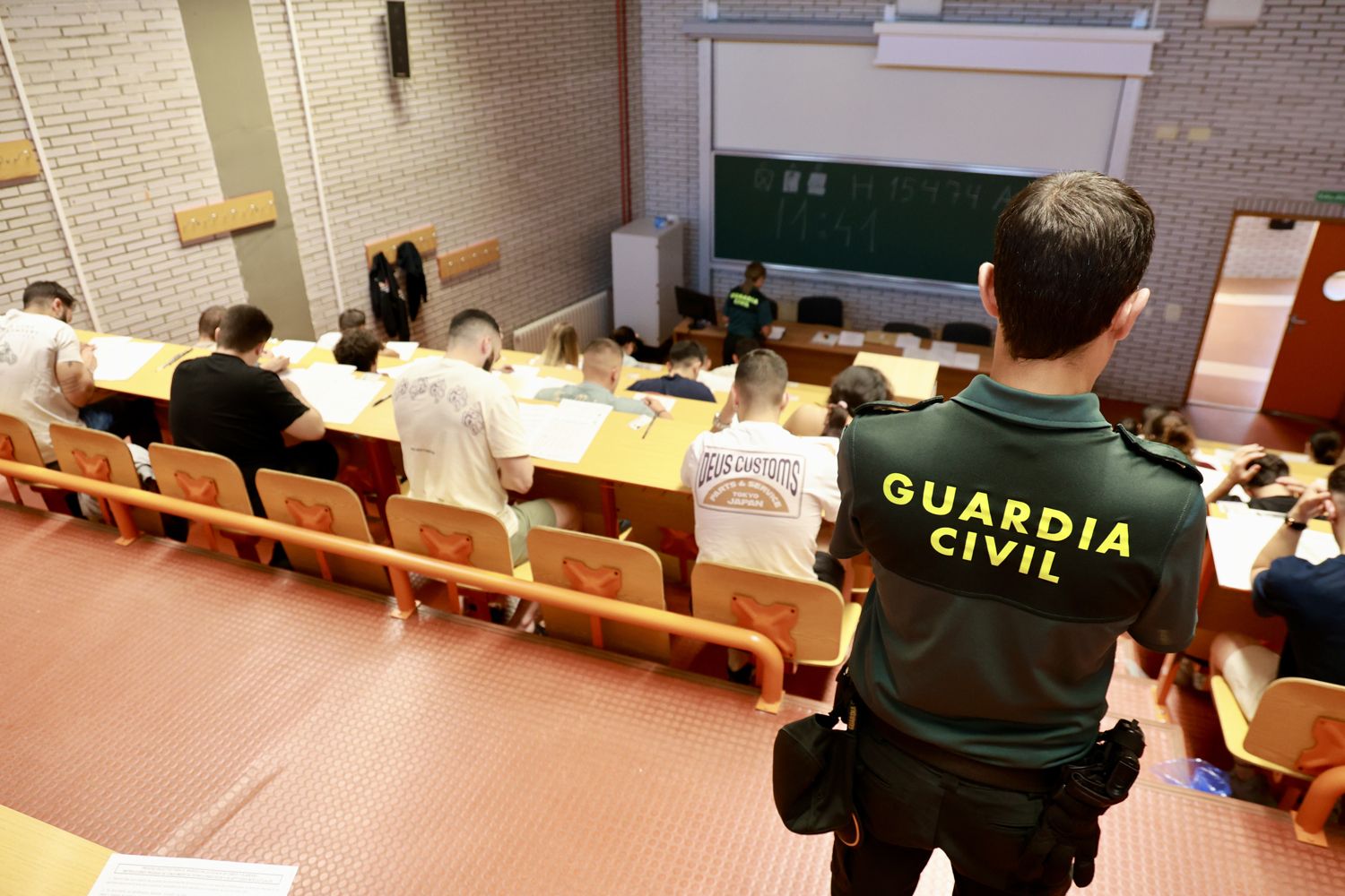 Carlos S. Campillo / ICAL . La Facultad de Ciencias Económicas y Empresariales de León, acoge la celebración de las pruebas de conocimientos teóricos y psicotécnicos de la oposición a la Guardia Civil (3) Carlos S. Campillo / ICAL . La Facultad de Ciencias Económicas y Empresariales de León, acoge la celebración de las pruebas de conocimientos teóricos y psicotécnicos de la oposición a la Guardia Civil (3)