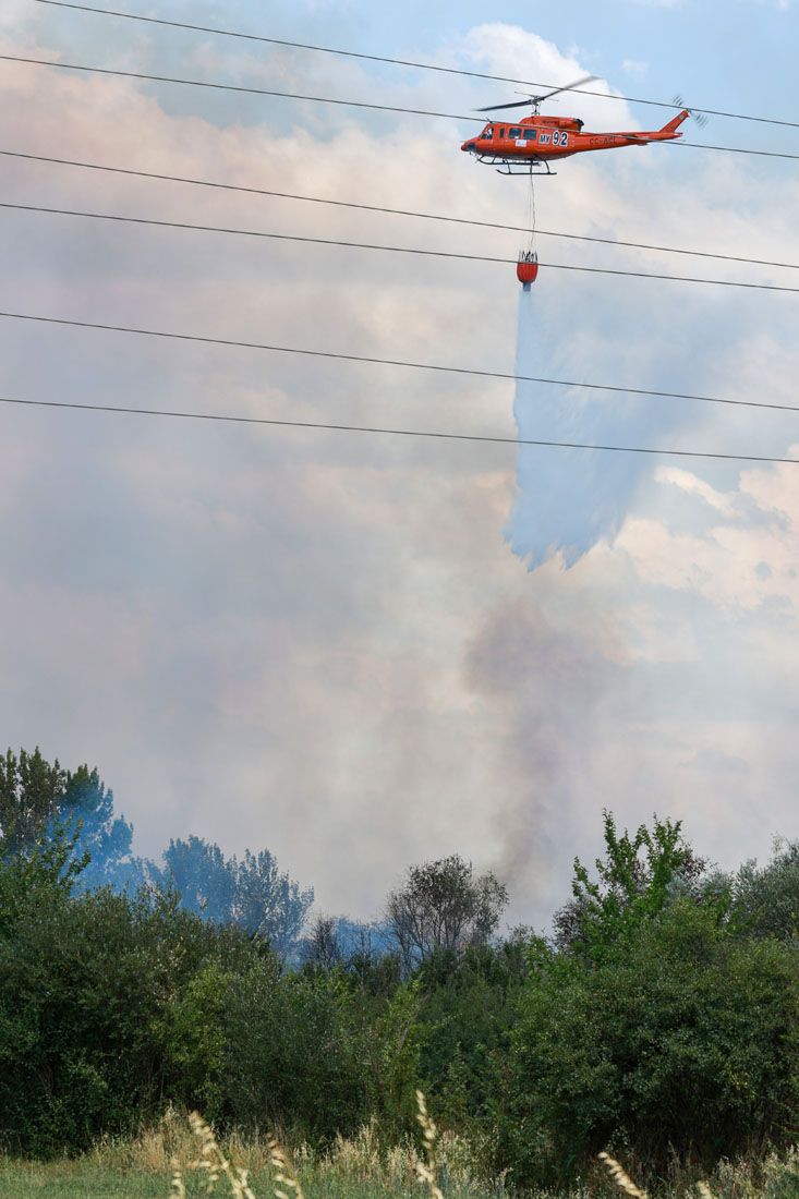 Carlos S. Campillo / ICAL . Incendio de nivel dos en Navatejera (León) (3)