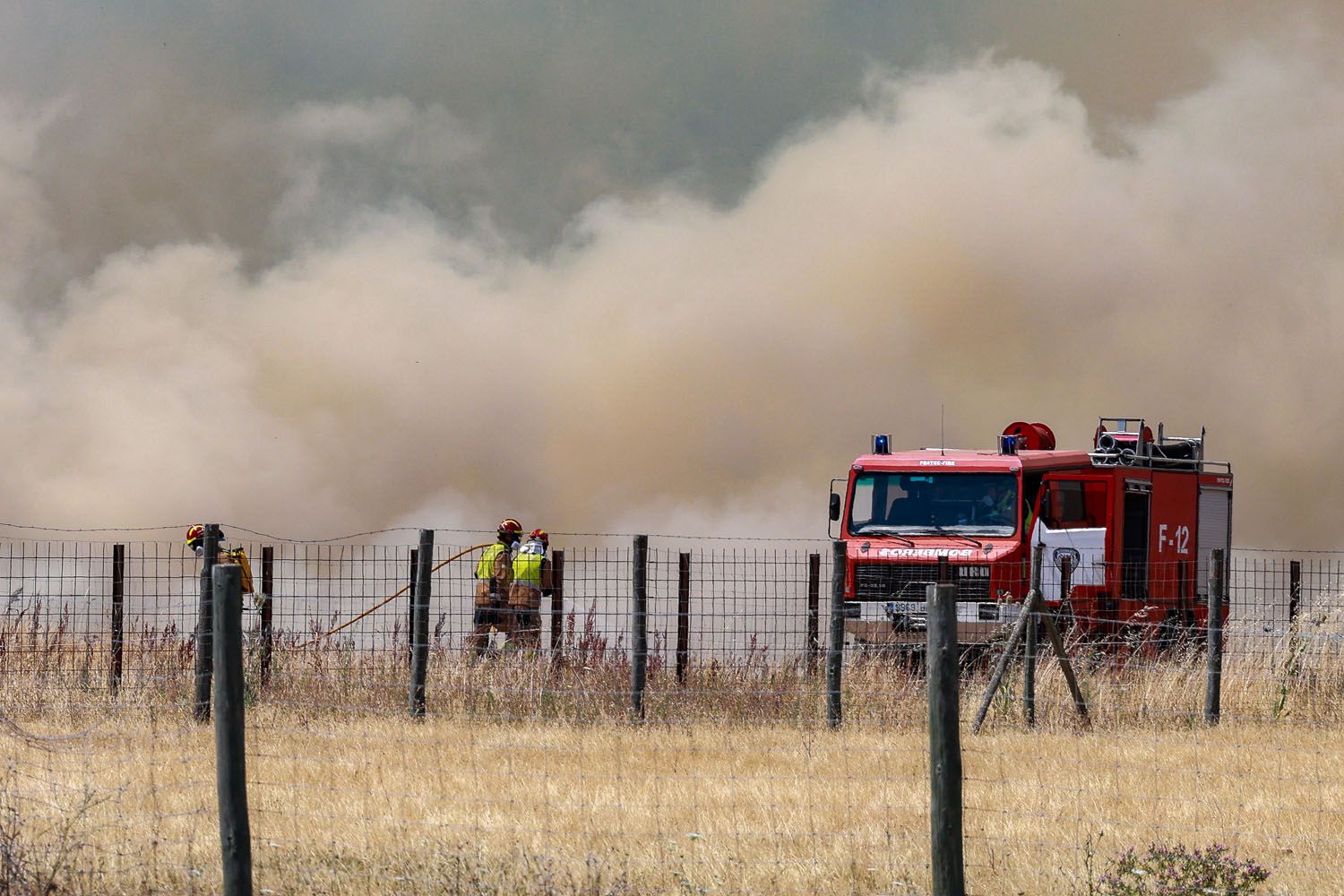 Carlos S. Campillo / ICAL . Incendio de nivel dos en Navatejera (León) (4)