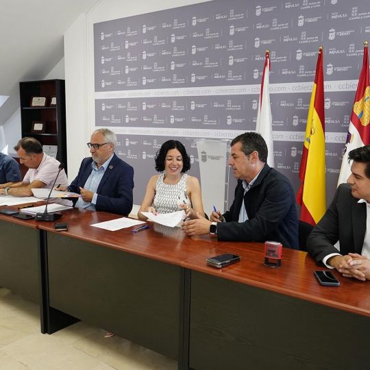 Presentación del nuevo acuerdo de la Mesa para el Diálogo Social del Bierzo Presentación del nuevo acuerdo de la Mesa para el Diálogo Social del Bierzo