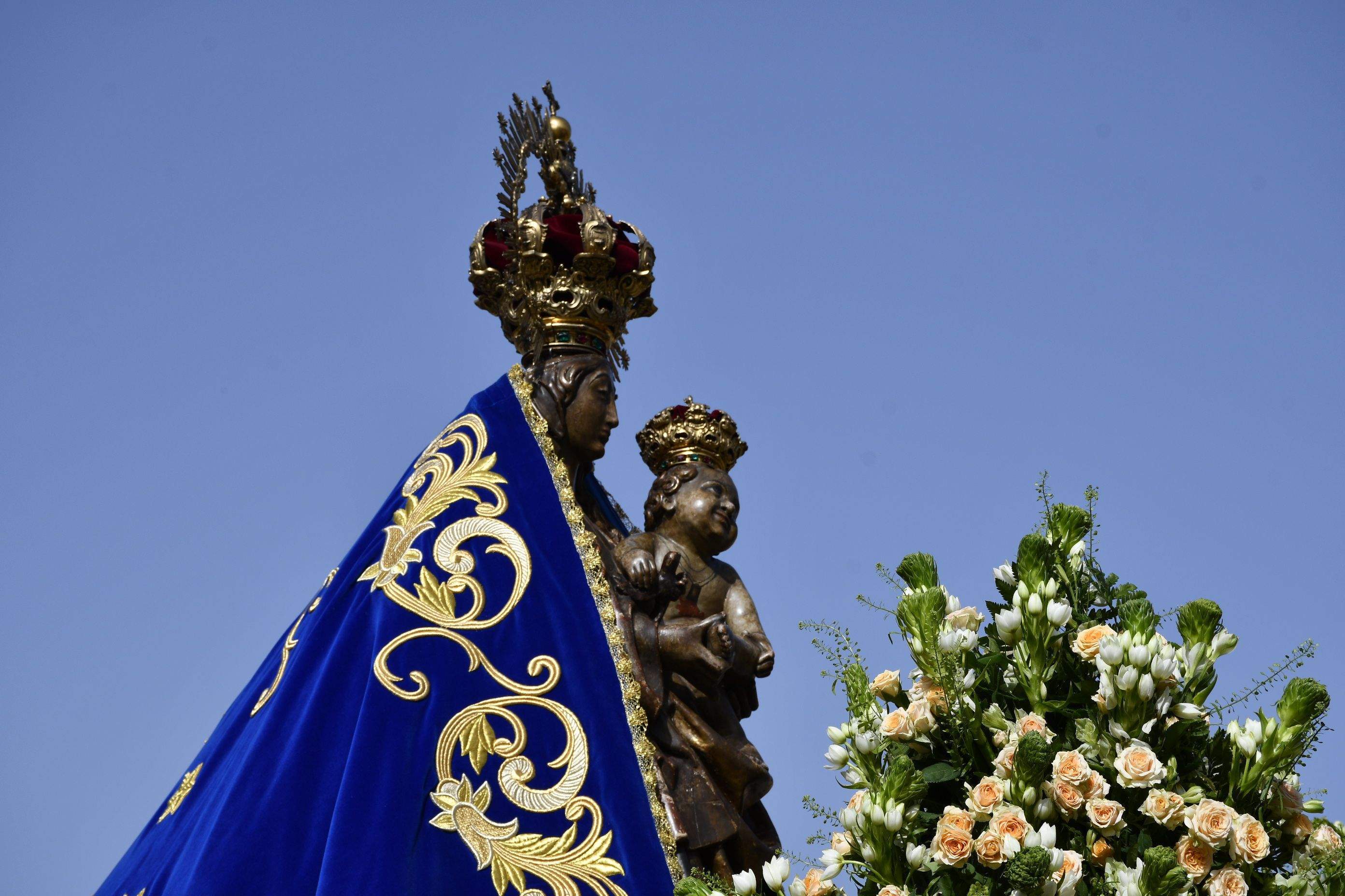 La Virgen de la Encina levanta el luto ante Ponferrada para mantener