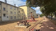 Zona recreativa construida sobre las antiguas casetas del poblado MSP realizadas por la empresa Zaobra  (imagen: Iris López / InfoBierzo)
