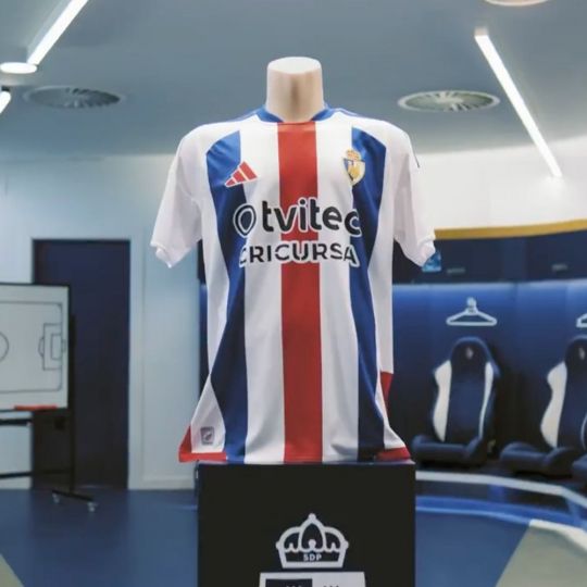 La Ponferradina presenta su “piel” con un cambio histórico para la temporada 2026-2027 | SD Ponferradina