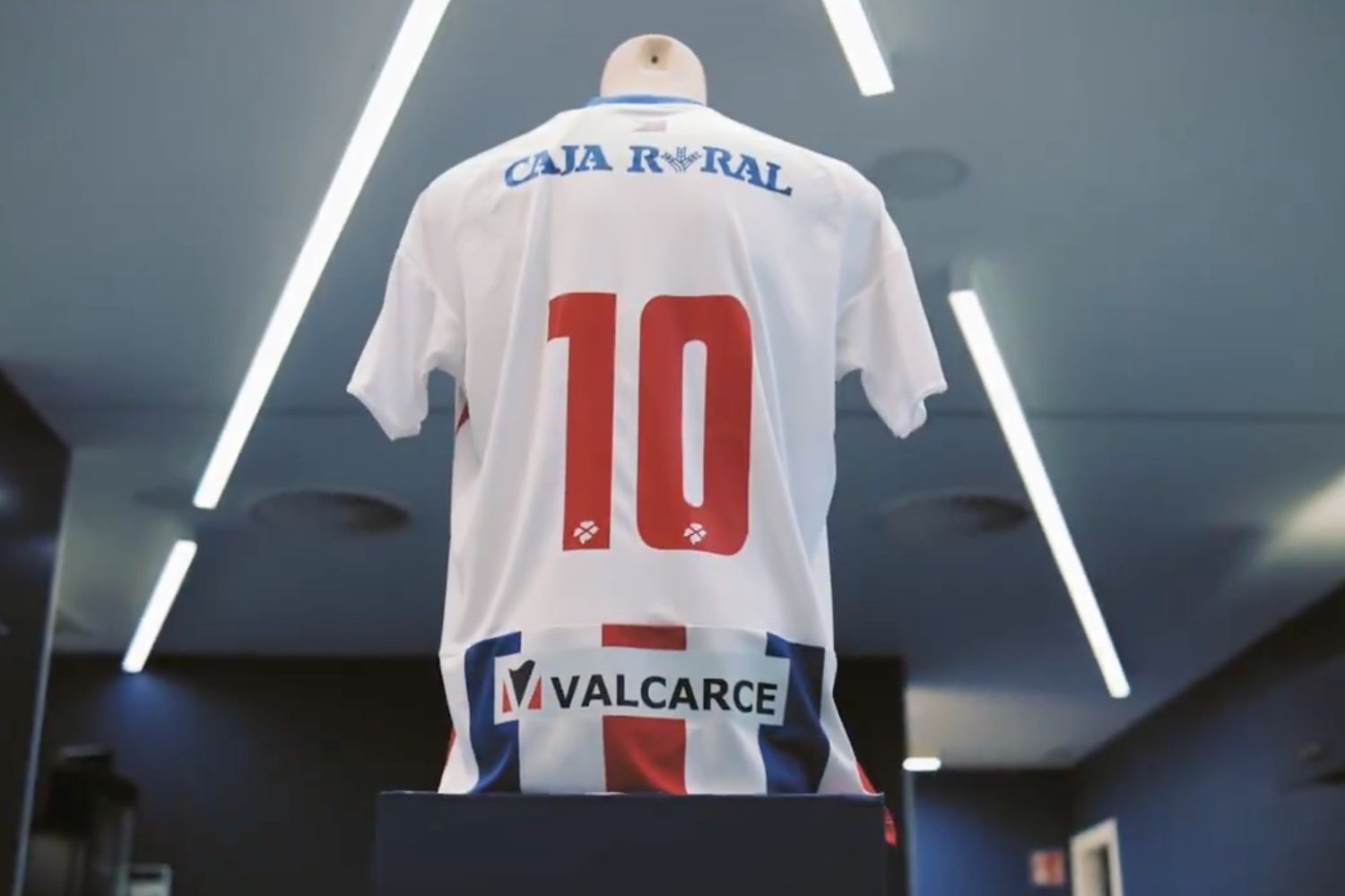 Parte trasera de la nueva primera equipación de la Ponferradina | SD Ponferradina