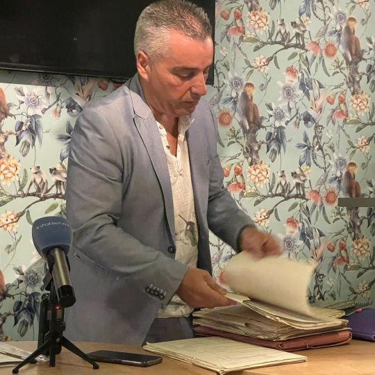 Santiago Macías reitera ser el único poseedor de los documentos de los documentos originales de Emilio Barcia Santiago Macías reitera ser el único poseedor de los documentos de los documentos originales de Emilio Barcia
