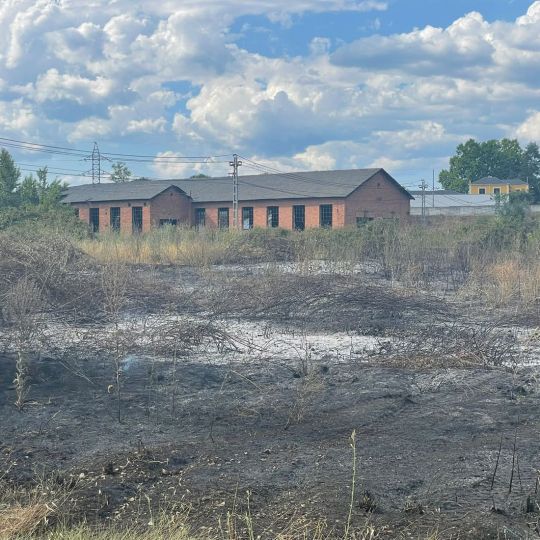 Incendio junto a las vías de La Placa | María Corral Incendio junto a las vías de La Placa | María Corral