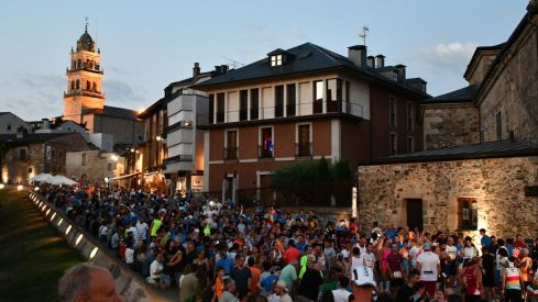 La '21 Lunas y Media' convierte Ponferrada en la capital del atletismo nocturno | Daniel Merino (InfobBierzo) La '21 Lunas y Media' convierte Ponferrada en la capital del atletismo nocturno | Daniel Merino (InfobBierzo)