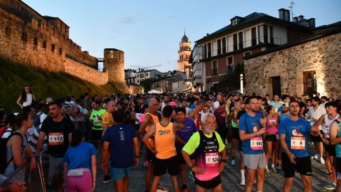 La '21 Lunas y Media' convierte Ponferrada en la capital del atletismo nocturno | Daniel Merino (InfobBierzo) La '21 Lunas y Media' convierte Ponferrada en la capital del atletismo nocturno | Daniel Merino (InfobBierzo)