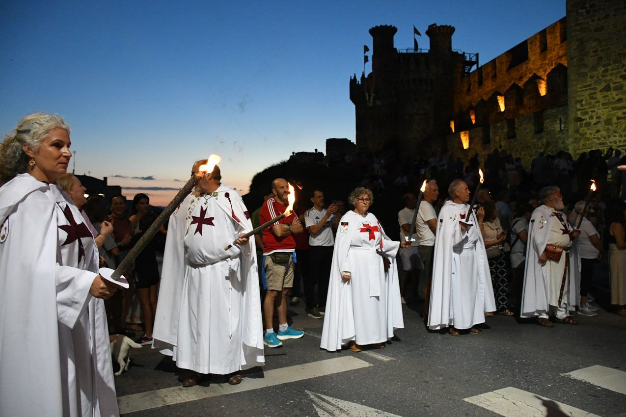 Casi 600 corredores 'hacen brillar' las calles de Ponferrada en la 21 Lunas y Media | Daniel Merino (InfoBierzo) Casi 600 corredores 'hacen brillar' las calles de Ponferrada en la 21 Lunas y Media | Daniel Merino (InfoBierzo)