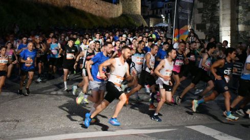 La '21 Lunas y Media' convierte Ponferrada en la capital del atletismo nocturno | Daniel Merino (InfobBierzo) La '21 Lunas y Media' convierte Ponferrada en la capital del atletismo nocturno | Daniel Merino (InfobBierzo)