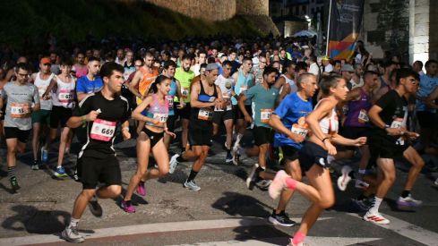 La '21 Lunas y Media' convierte Ponferrada en la capital del atletismo nocturno | Daniel Merino (InfobBierzo) La '21 Lunas y Media' convierte Ponferrada en la capital del atletismo nocturno | Daniel Merino (InfobBierzo)