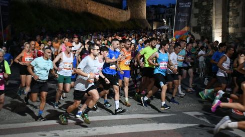 La '21 Lunas y Media' convierte Ponferrada en la capital del atletismo nocturno | Daniel Merino (InfobBierzo) La '21 Lunas y Media' convierte Ponferrada en la capital del atletismo nocturno | Daniel Merino (InfobBierzo)