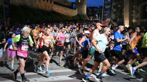 La '21 Lunas y Media' convierte Ponferrada en la capital del atletismo nocturno | Daniel Merino (InfobBierzo) La '21 Lunas y Media' convierte Ponferrada en la capital del atletismo nocturno | Daniel Merino (InfobBierzo)