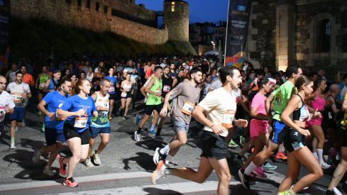 La '21 Lunas y Media' convierte Ponferrada en la capital del atletismo nocturno | Daniel Merino (InfobBierzo) La '21 Lunas y Media' convierte Ponferrada en la capital del atletismo nocturno | Daniel Merino (InfobBierzo)