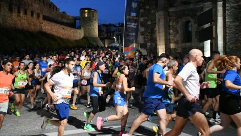La '21 Lunas y Media' convierte Ponferrada en la capital del atletismo nocturno | Daniel Merino (InfobBierzo) La '21 Lunas y Media' convierte Ponferrada en la capital del atletismo nocturno | Daniel Merino (InfobBierzo)