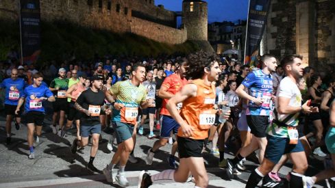 La '21 Lunas y Media' convierte Ponferrada en la capital del atletismo nocturno | Daniel Merino (InfobBierzo) La '21 Lunas y Media' convierte Ponferrada en la capital del atletismo nocturno | Daniel Merino (InfobBierzo)