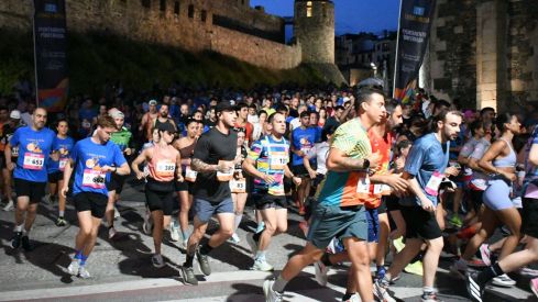 La '21 Lunas y Media' convierte Ponferrada en la capital del atletismo nocturno | Daniel Merino (InfobBierzo) La '21 Lunas y Media' convierte Ponferrada en la capital del atletismo nocturno | Daniel Merino (InfobBierzo)