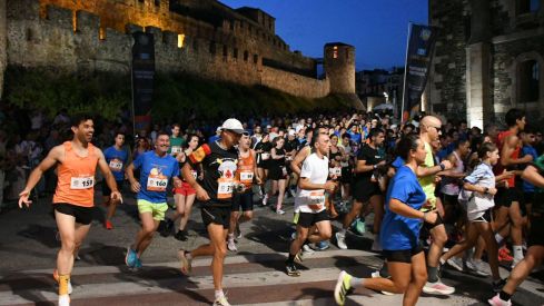 La '21 Lunas y Media' convierte Ponferrada en la capital del atletismo nocturno | Daniel Merino (InfobBierzo) La '21 Lunas y Media' convierte Ponferrada en la capital del atletismo nocturno | Daniel Merino (InfobBierzo)