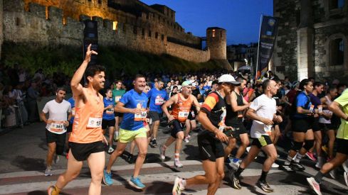 La '21 Lunas y Media' convierte Ponferrada en la capital del atletismo nocturno | Daniel Merino (InfobBierzo) La '21 Lunas y Media' convierte Ponferrada en la capital del atletismo nocturno | Daniel Merino (InfobBierzo)
