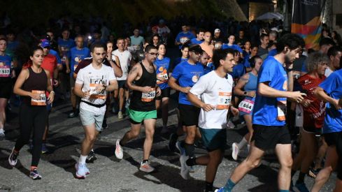 La '21 Lunas y Media' convierte Ponferrada en la capital del atletismo nocturno | Daniel Merino (InfobBierzo) La '21 Lunas y Media' convierte Ponferrada en la capital del atletismo nocturno | Daniel Merino (InfobBierzo)