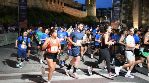 La '21 Lunas y Media' convierte Ponferrada en la capital del atletismo nocturno | Daniel Merino (InfobBierzo) La '21 Lunas y Media' convierte Ponferrada en la capital del atletismo nocturno | Daniel Merino (InfobBierzo)