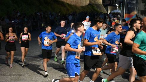 La '21 Lunas y Media' convierte Ponferrada en la capital del atletismo nocturno | Daniel Merino (InfobBierzo) La '21 Lunas y Media' convierte Ponferrada en la capital del atletismo nocturno | Daniel Merino (InfobBierzo)