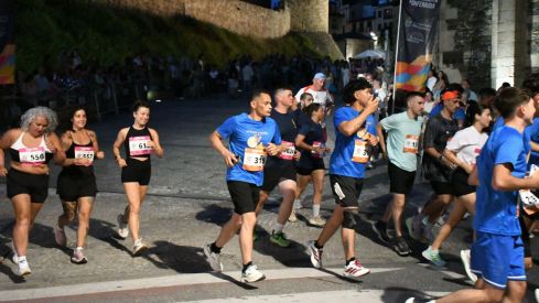 La '21 Lunas y Media' convierte Ponferrada en la capital del atletismo nocturno | Daniel Merino (InfobBierzo) La '21 Lunas y Media' convierte Ponferrada en la capital del atletismo nocturno | Daniel Merino (InfobBierzo)