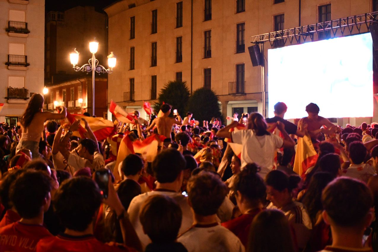 Ponferradacelebra el triunfo de España en un histórico título mundial | Daniel Merino InfoBierzo Ponferradacelebra el triunfo de España en un histórico título mundial | Daniel Merino InfoBierzo