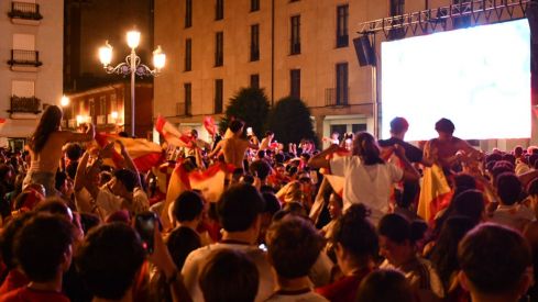 Ponferrada celebra el triunfo de España en un histórico título mundial | Daniel Merino InfoBierzo Ponferrada celebra el triunfo de España en un histórico título mundial | Daniel Merino InfoBierzo