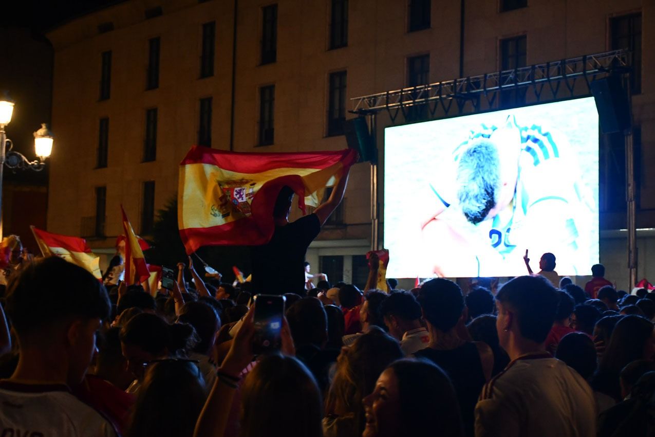 Ponferradacelebra el triunfo de España en un histórico título mundial | Daniel Merino InfoBierzo Ponferradacelebra el triunfo de España en un histórico título mundial | Daniel Merino InfoBierzo