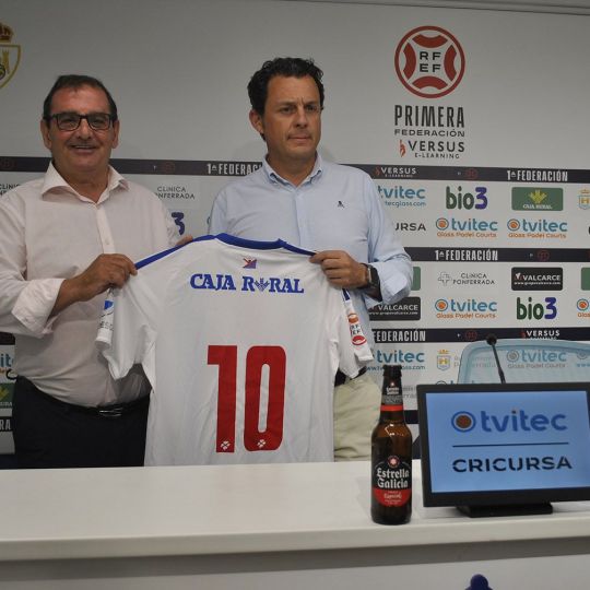 Caja Rural regala el abono y una camiseta de la Ponferradina a los nuevos clientes que lleven su nómina Caja Rural regala el abono y una camiseta de la Ponferradina a los nuevos clientes que lleven su nómina