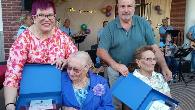 Camponaraya rinde homenaje a sus vecinas centenarias Camponaraya rinde homenaje a sus vecinas centenarias