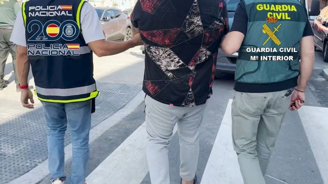Cinco detenidos y la desarticulación de un entramado criminal por el asalto en una vivienda de lujo cercana a León | Policía Nacional / Guardia Civil Cinco detenidos y la desarticulación de un entramado criminal por el asalto en una vivienda de lujo cercana a León | Policía Nacional / Guardia Civil