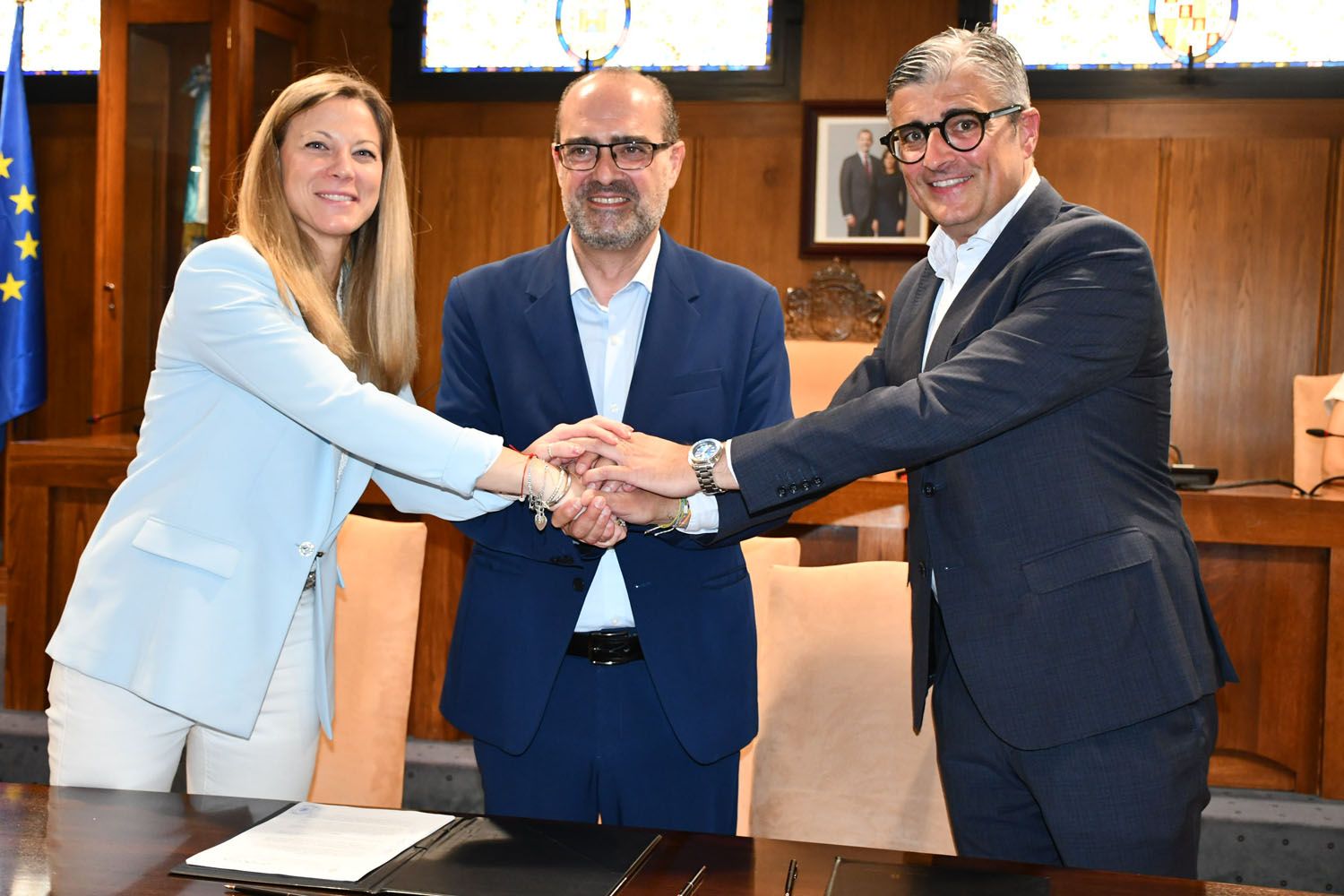 Firma acuerdo con Endesa con Marco Morala, M.ª Giuseppina Biondi (4) Firma acuerdo con Endesa con Marco Morala, M.ª Giuseppina Biondi (4)