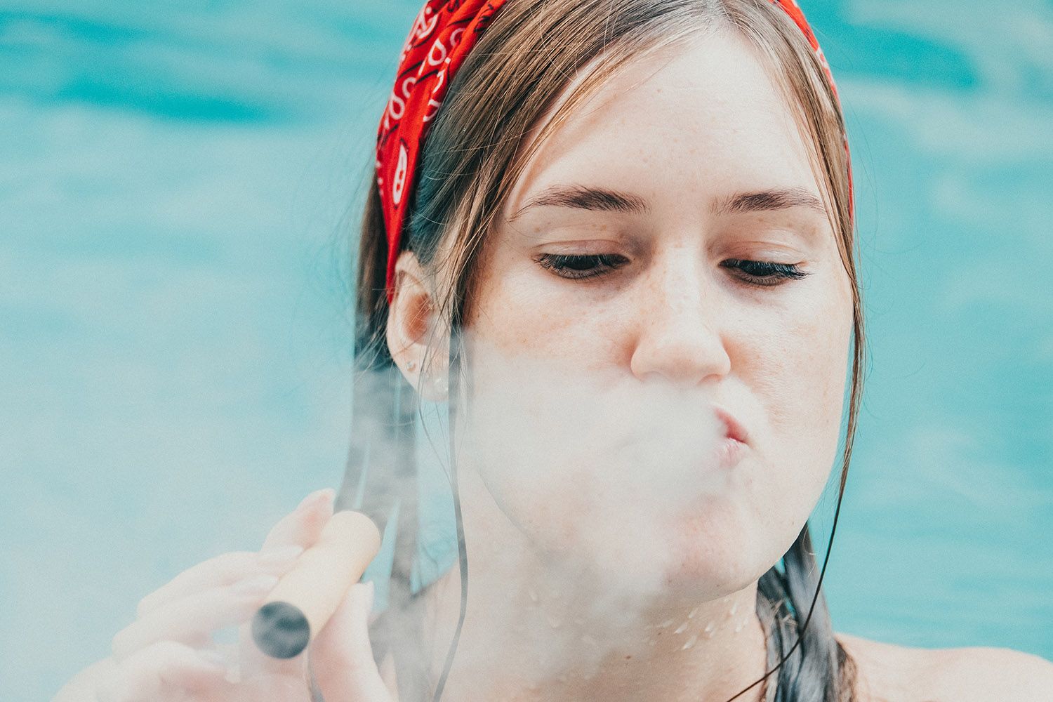 Vaper en una piscina imagen istock autor Natali Shuvalova Vaper en una piscina imagen istock autor Natali Shuvalova