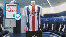 Los lectores de InfoBierzo dicen 'no' al rojo como color principal de las nuevas camisetas de la Ponferradina | Twitter de la Ponferradina (@SDP_1922)