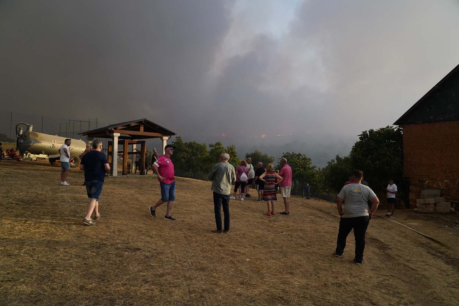 César SánchezICALLa localidad de Turienzo Castañero, afectada por el incendio (3)