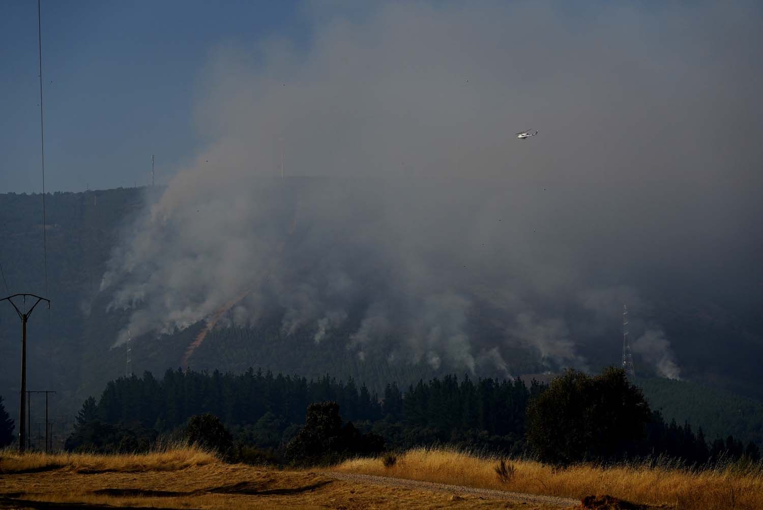 Incendio de Castropodame en San Pedro Castañero y Turienzo Castañero César Sánchez ICAL (2) Incendio de Castropodame en San Pedro Castañero y Turienzo Castañero César Sánchez ICAL (2)
