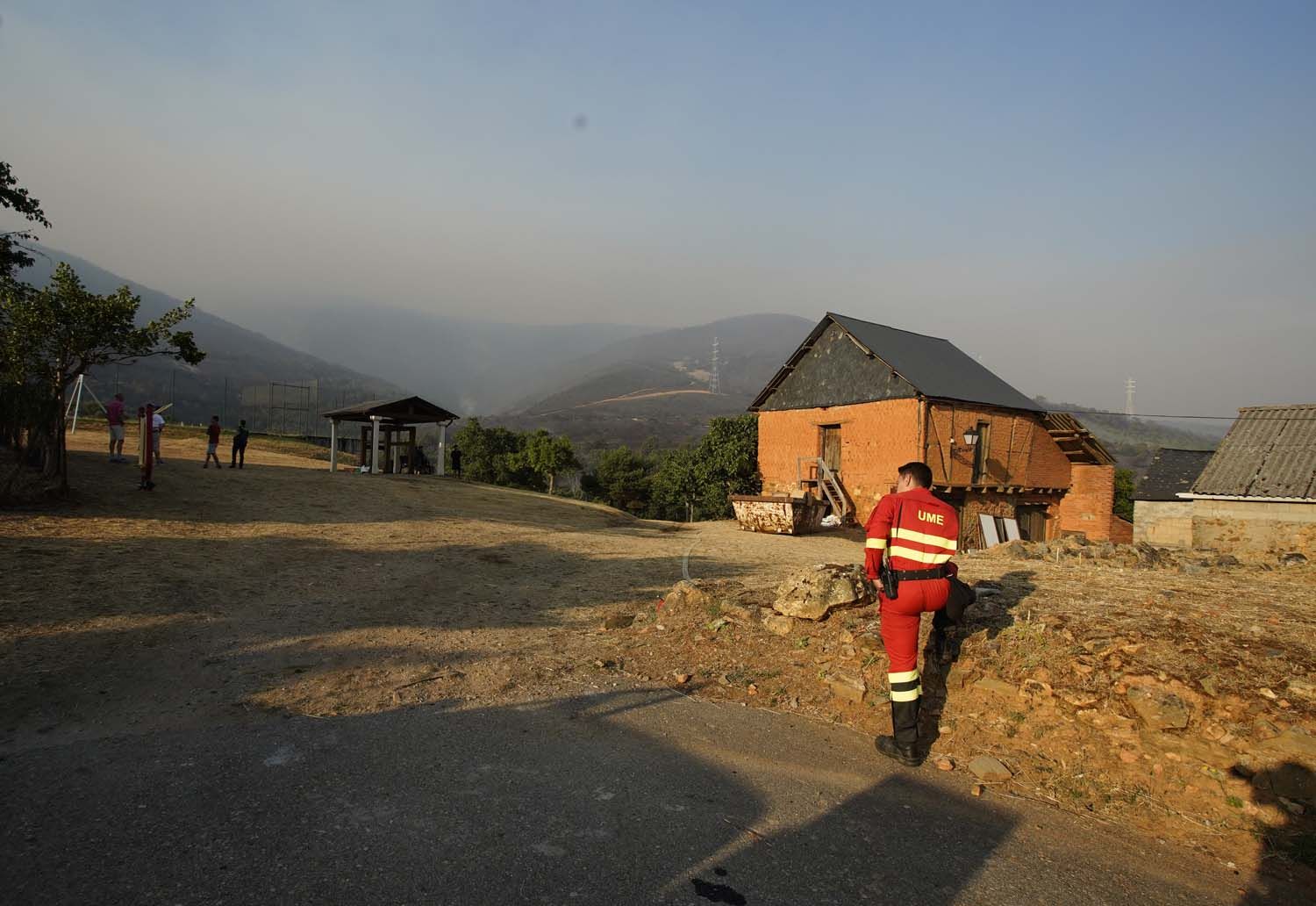 Incendio de Castropodame en San Pedro Castañero y Turienzo Castañero César Sánchez ICAL (8) Incendio de Castropodame en San Pedro Castañero y Turienzo Castañero César Sánchez ICAL (8)