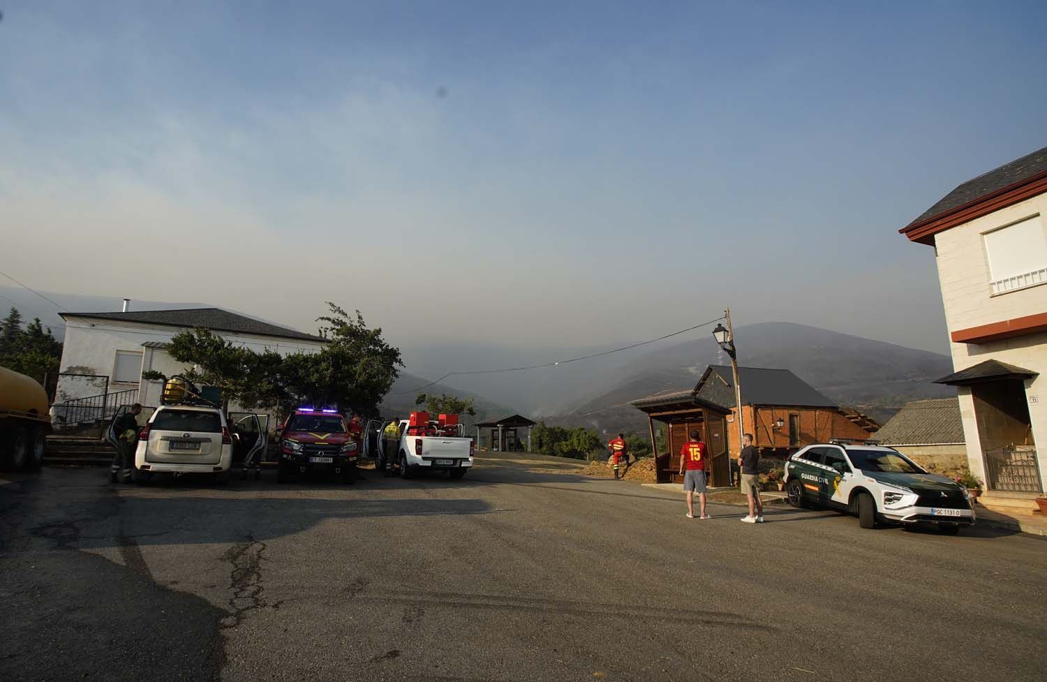 Incendio de Castropodame en San Pedro Castañero y Turienzo Castañero César Sánchez ICAL (9) Incendio de Castropodame en San Pedro Castañero y Turienzo Castañero César Sánchez ICAL (9)