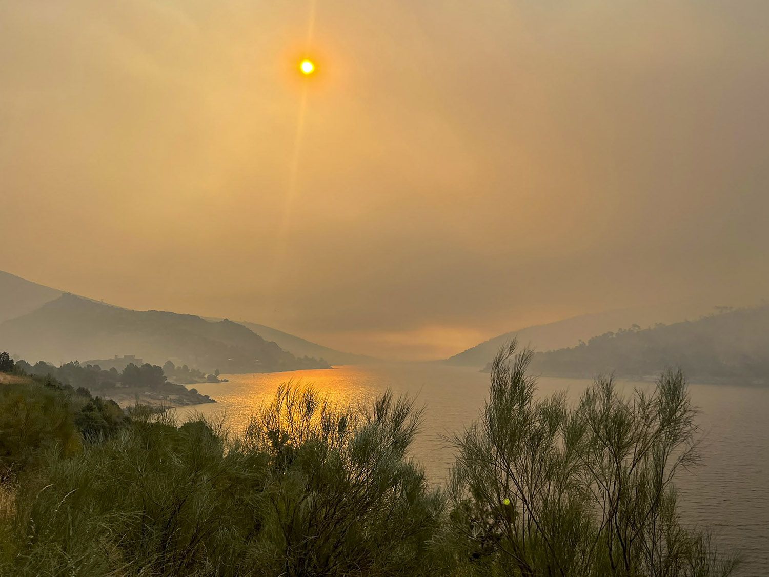 Rmestudios ICAL Incendio en Burgohondo, Navaluenga y El Tiemblo. En la foto embalse de El Burguillos, en la localidad de El Barraco. Rmestudios ICAL Incendio en Burgohondo, Navaluenga y El Tiemblo. En la foto embalse de El Burguillos, en la localidad de El Barraco.