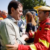 Mañueco en la zona afectada por los incendios de Ávila Rmstudios Mañueco en la zona afectada por los incendios de Ávila Rmstudios